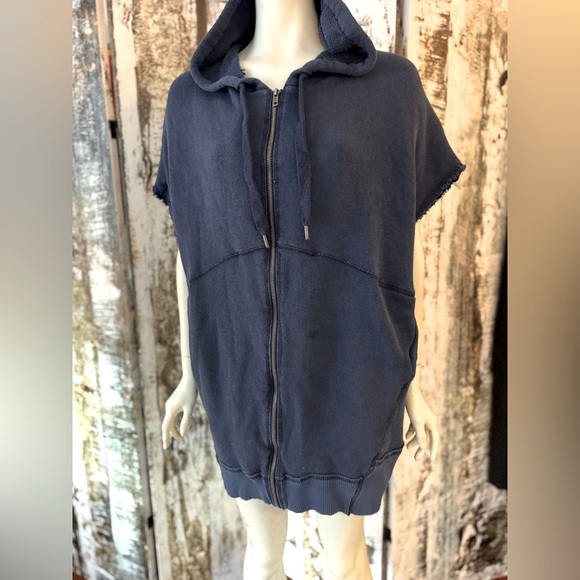Free People distressed, sleeveless, extra long hoodie with zip front + pockets - Picture 1 of 11